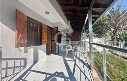 FIRSAT !! İpekkum Plajında 5+1 Tadilatlı Tripleks Bahçeli Villa