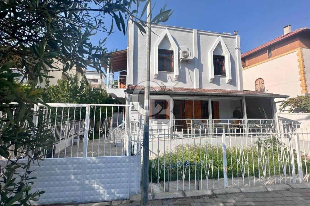 FIRSAT !! İpekkum Plajında 5+1 Tadilatlı Tripleks Bahçeli Villa