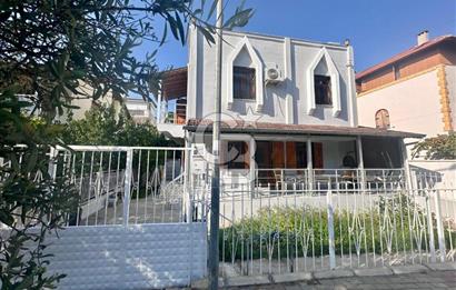 FIRSAT !! İpekkum Plajında 5+1 Tadilatlı Tripleks Bahçeli Villa