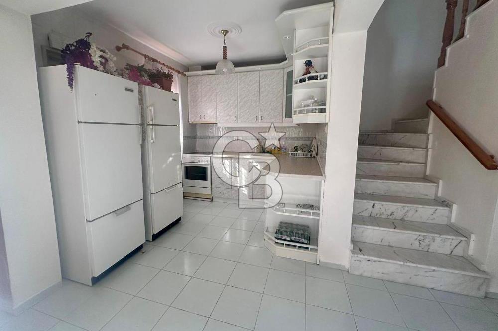FIRSAT !! İpekkum Plajında 5+1 Tadilatlı Tripleks Bahçeli Villa