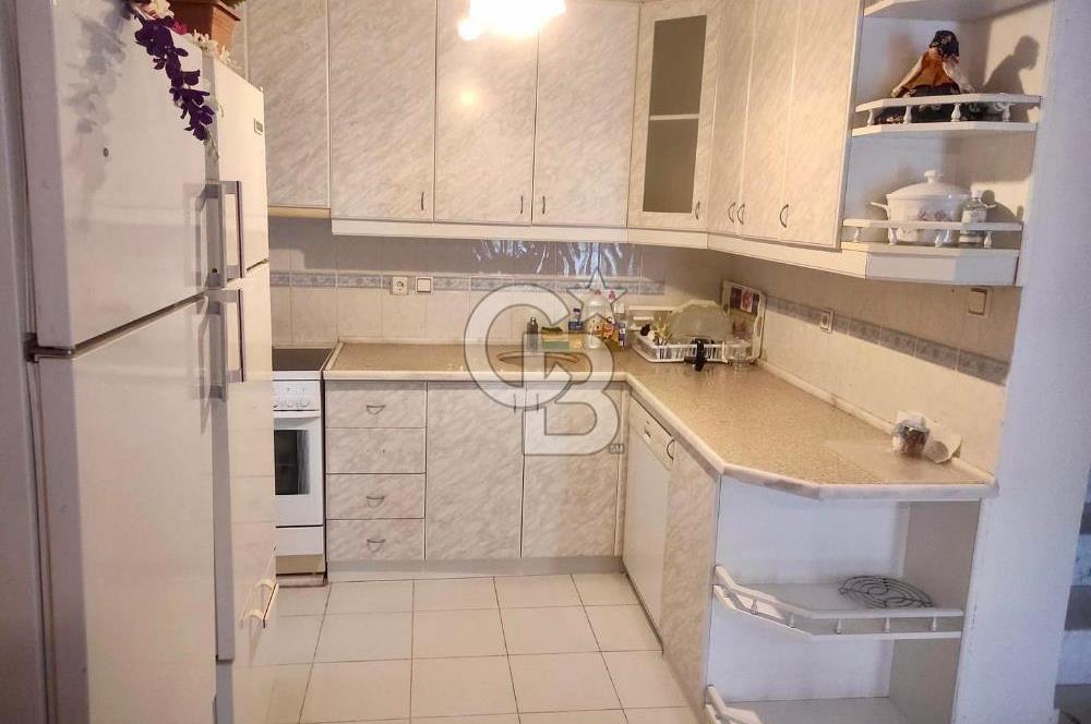 FIRSAT !! İpekkum Plajında 5+1 Tadilatlı Tripleks Bahçeli Villa