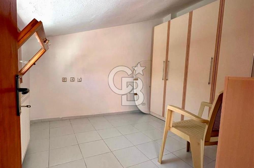 FIRSAT !! İpekkum Plajında 5+1 Tadilatlı Tripleks Bahçeli Villa