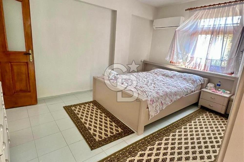 FIRSAT !! İpekkum Plajında 5+1 Tadilatlı Tripleks Bahçeli Villa