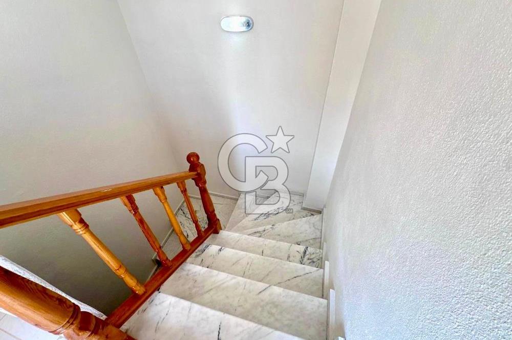 FIRSAT !! İpekkum Plajında 5+1 Tadilatlı Tripleks Bahçeli Villa