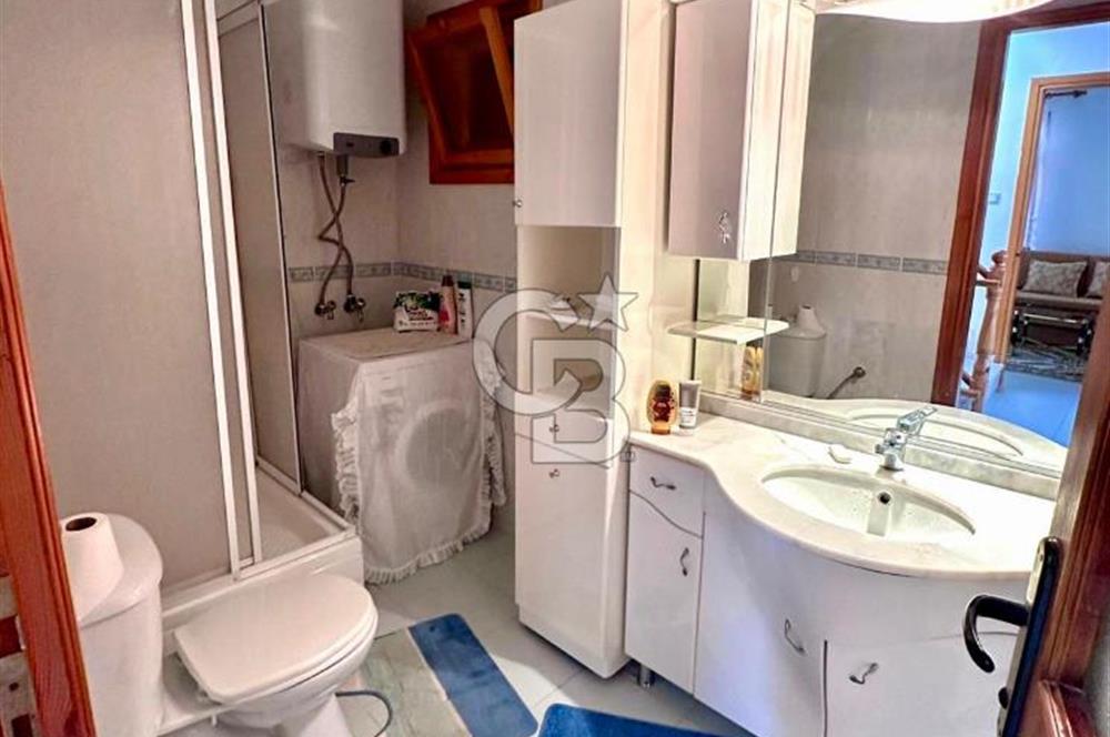 FIRSAT !! İpekkum Plajında 5+1 Tadilatlı Tripleks Bahçeli Villa