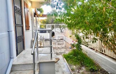FIRSAT !! İpekkum Plajında 5+1 Tadilatlı Tripleks Bahçeli Villa