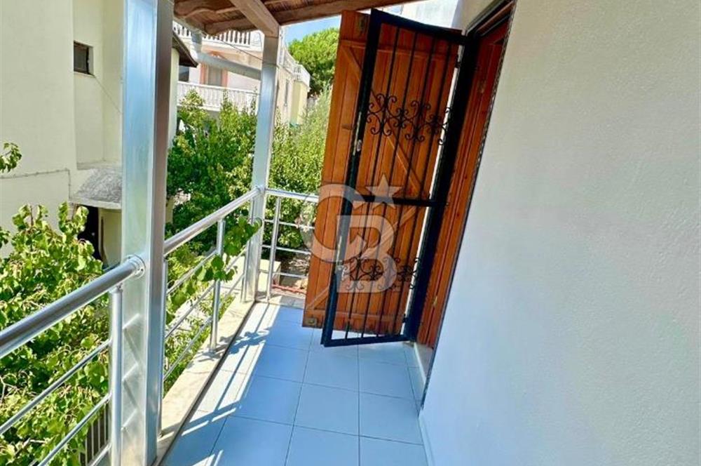FIRSAT !! İpekkum Plajında 5+1 Tadilatlı Tripleks Bahçeli Villa