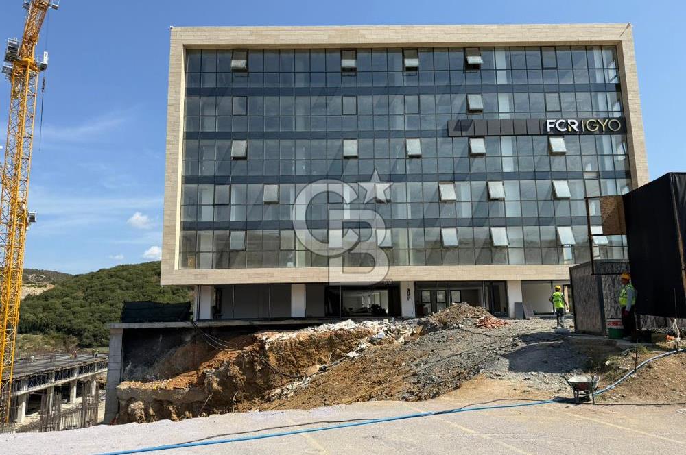 FGM Ramada’da Yüksek Değerli Plaza Katı Ofis – Havalimanına “2 Dakika”