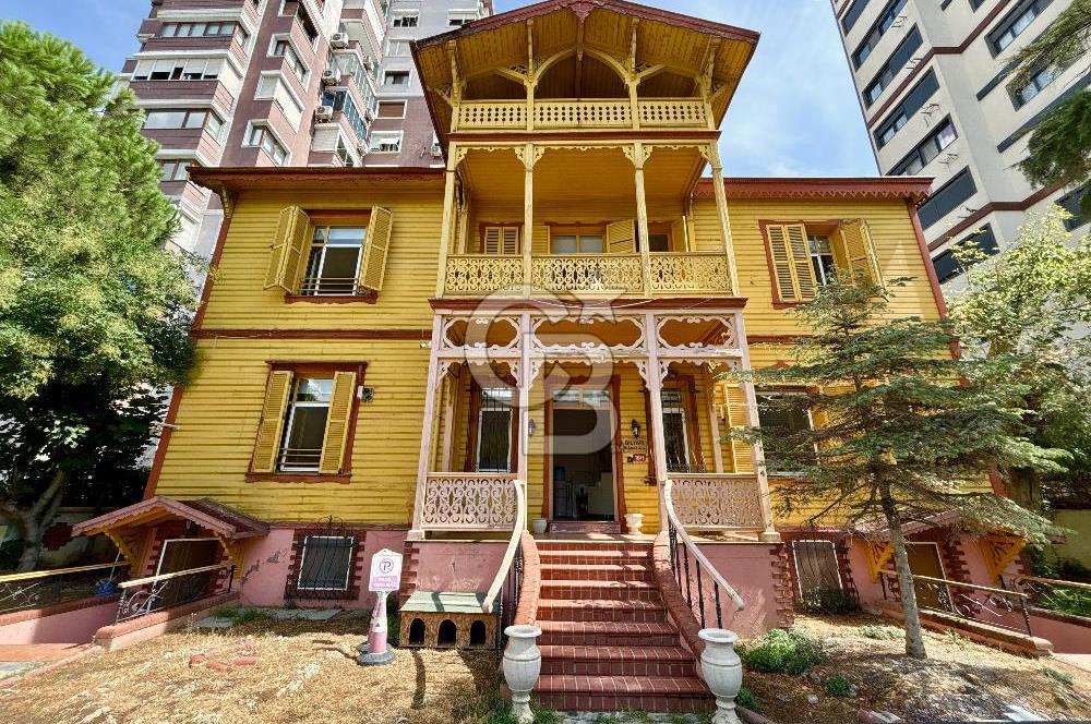 Kadıköy Feneryolu’nda 2. Derece Tescilli Tarihi Ahşap Köşk 