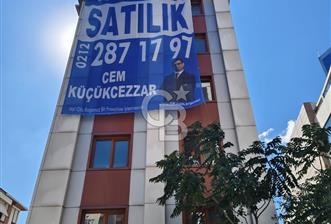Beşiktaş Dikilitaş’ta 6 Katlı Ticari Bina – 560 m² – Merkezi Konumda