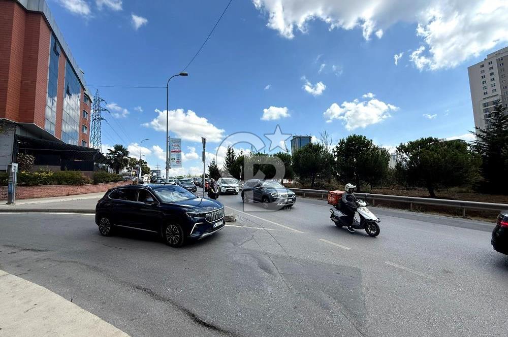 Ataşehir Finans Merkezi'ne Komşu Şerifali'de Kiralık Depolu Dükkan