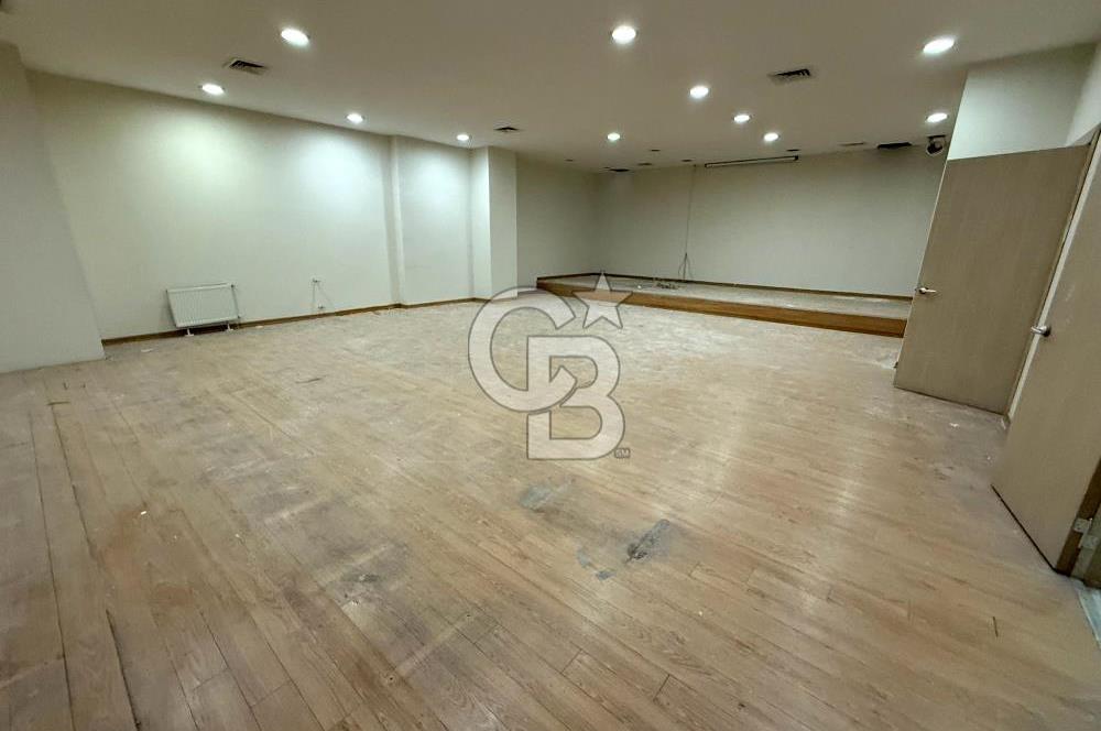 Ataşehir Finans Merkezi'ne Komşu Şerifali'de Kiralık Depolu Dükkan