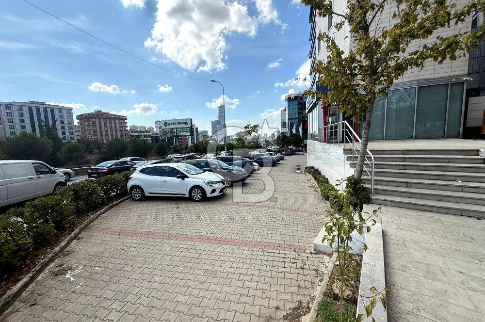 Ataşehir Finans Merkezi'ne Komşu Şerifali'de Kiralık Depolu Dükkan