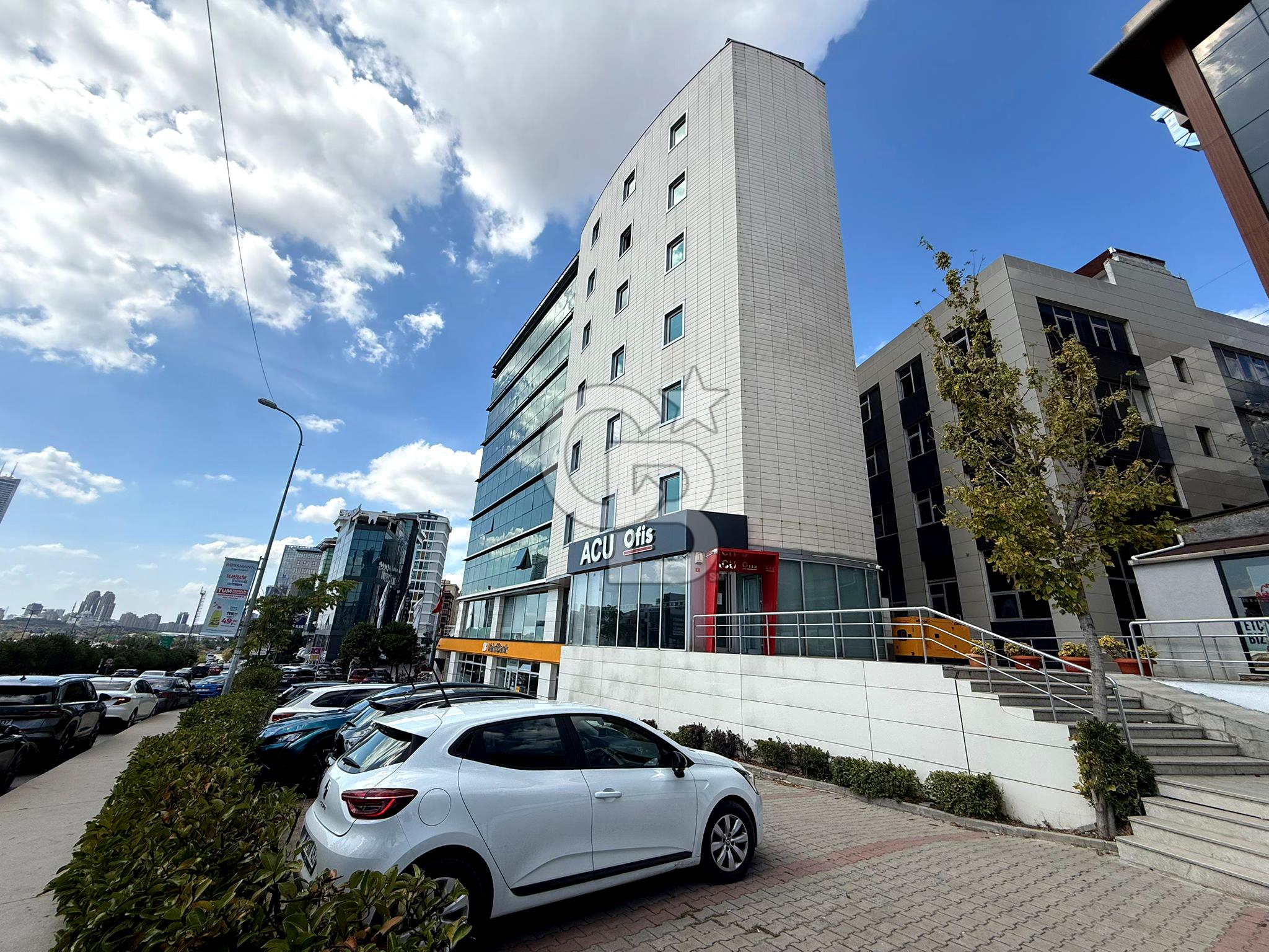 Ataşehir Finans Merkezi'ne Komşu Şerifali'de Kiralık Depolu Dükkan