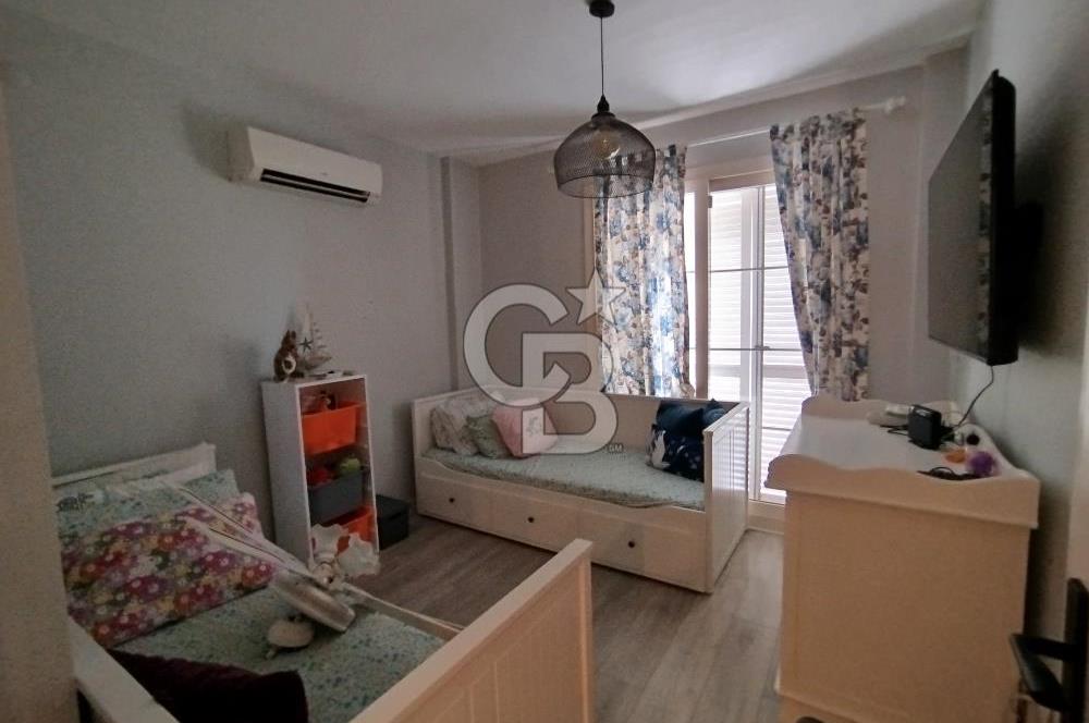 Alaçatı'da Site İçi Satılık Villa