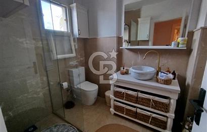 Alaçatı'da Site İçi Satılık Villa