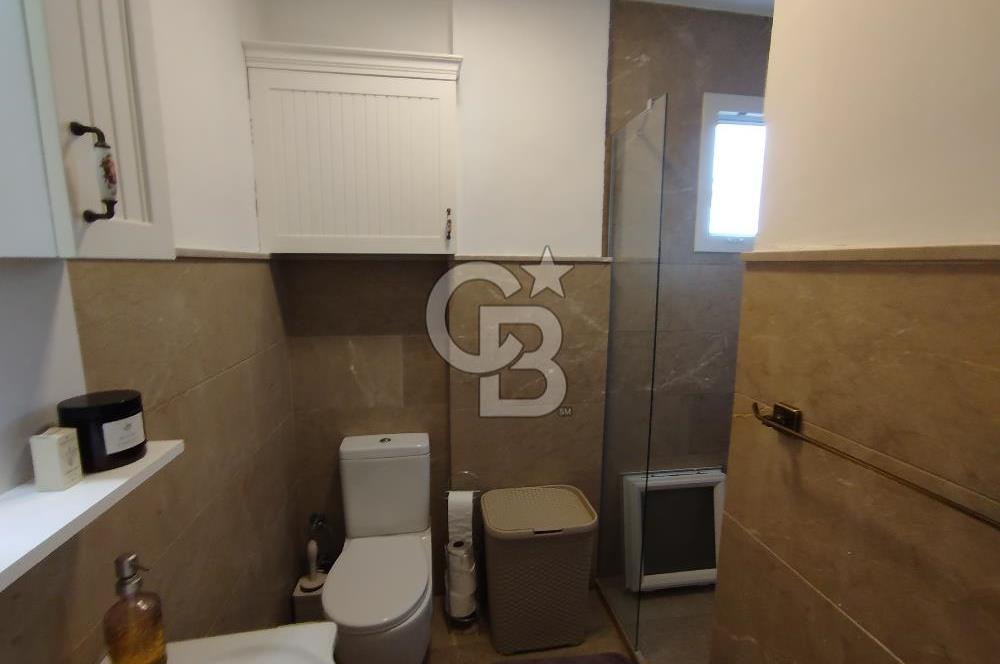 Alaçatı'da Site İçi Satılık Villa