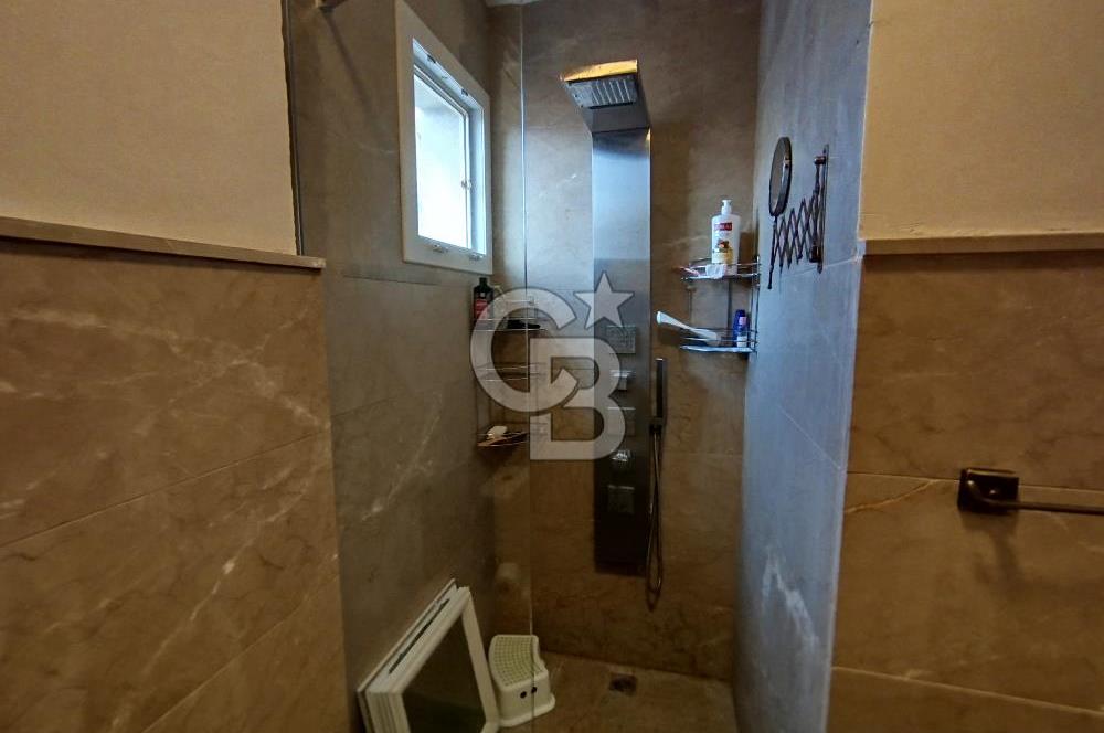 Alaçatı'da Site İçi Satılık Villa