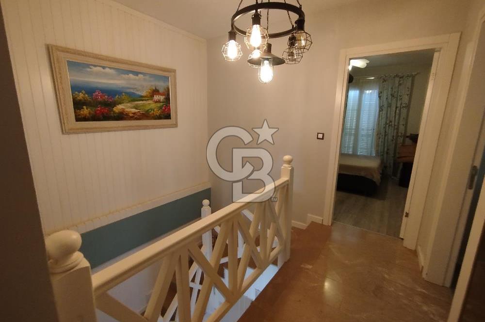 Alaçatı'da Site İçi Satılık Villa