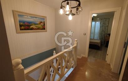 Alaçatı'da Site İçi Satılık Villa