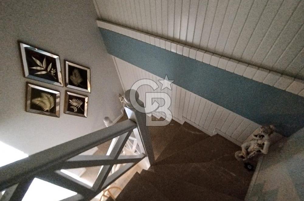 Alaçatı'da Site İçi Satılık Villa
