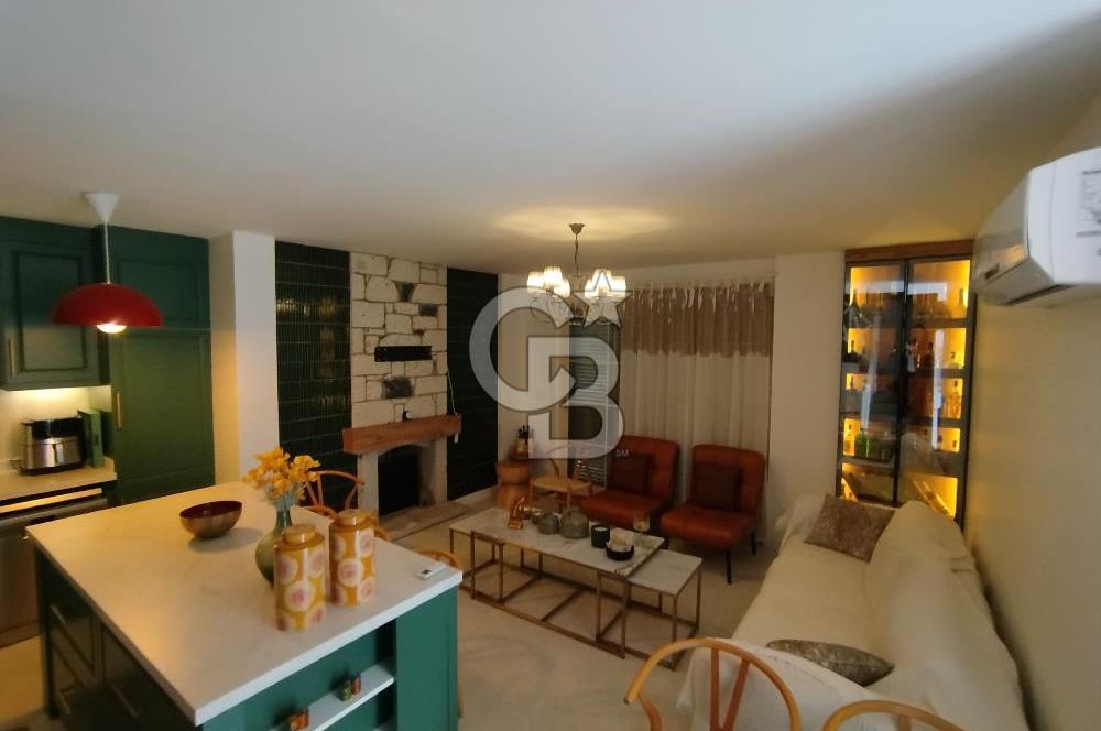 Alaçatı'da Site İçi Satılık Villa