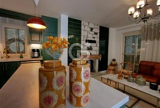 Alaçatı'da Site İçi Satılık Villa