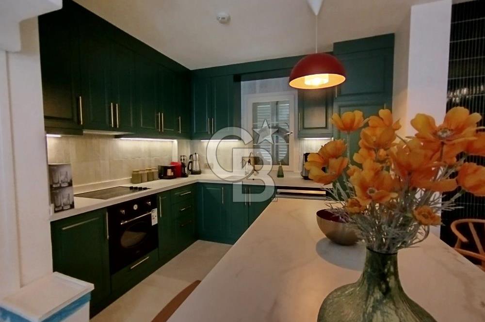 Alaçatı'da Site İçi Satılık Villa