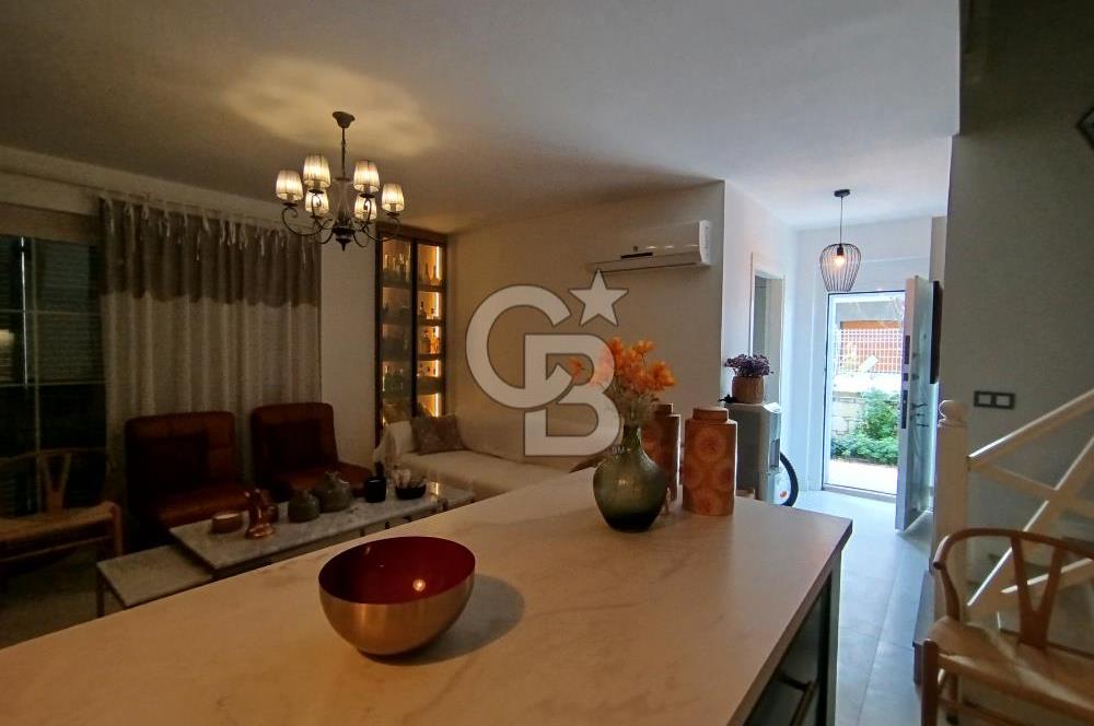 Alaçatı'da Site İçi Satılık Villa