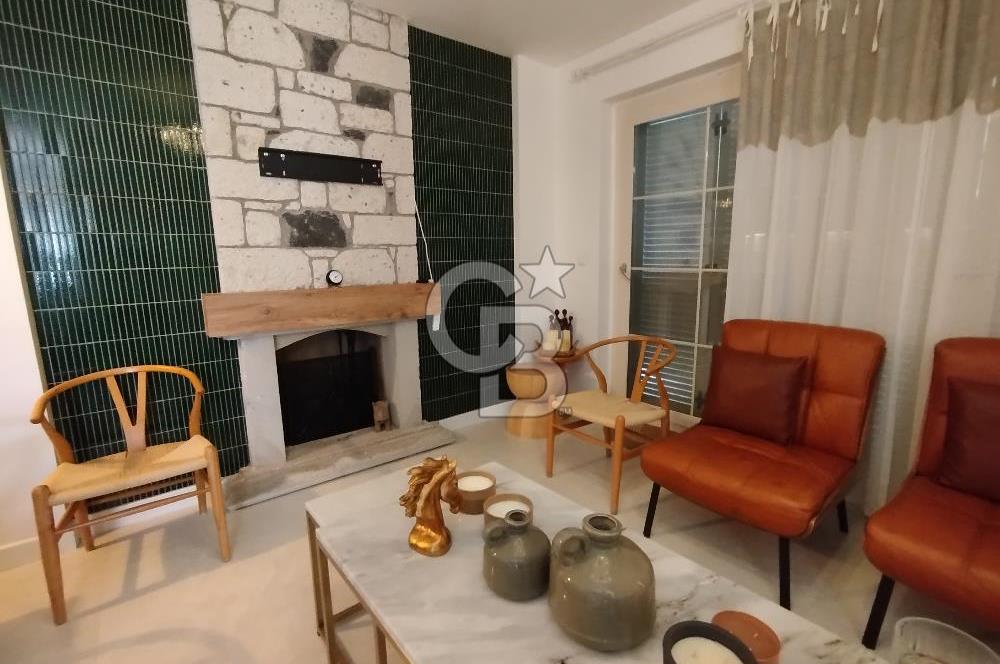 Alaçatı'da Site İçi Satılık Villa