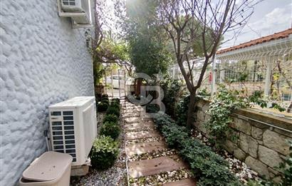 Alaçatı'da Site İçi Satılık Villa