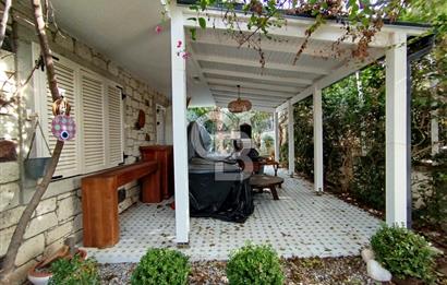 Alaçatı'da Site İçi Satılık Villa