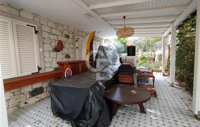 Alaçatı'da Site İçi Satılık Villa