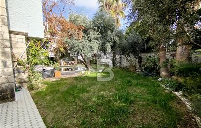 Alaçatı'da Site İçi Satılık Villa