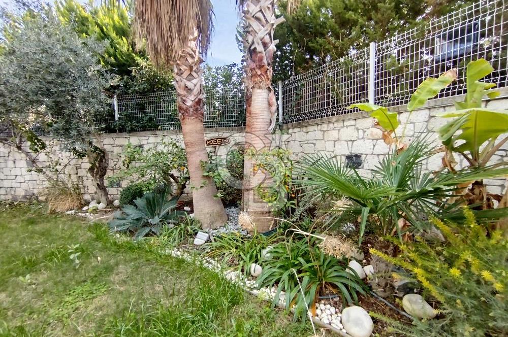 Alaçatı'da Site İçi Satılık Villa