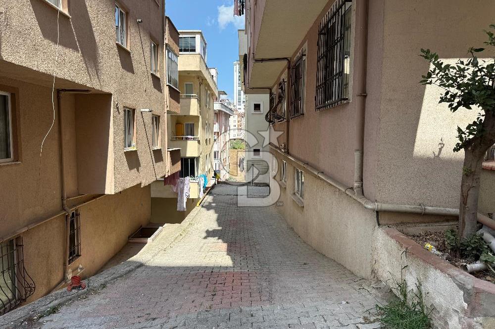 Maltepe Fındıklı'da Genç Binada Geniş 2+1, Kapalı Otoparklı Ara Kat Daire 