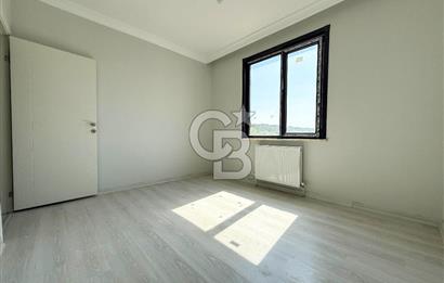 Pendik Esenyalı’da Sıfır Köşe Binada Geniş 3+1 – Çift Banyolu, Balkonlu, Kapalı Otoparklı
