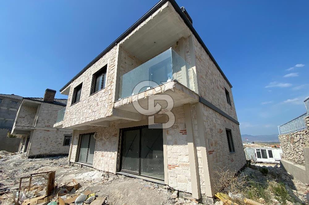 MUSELAND- VİLLAKENT'TE SATILIK 3+1 HAVUZLU VE BAHÇELİ VİLLA