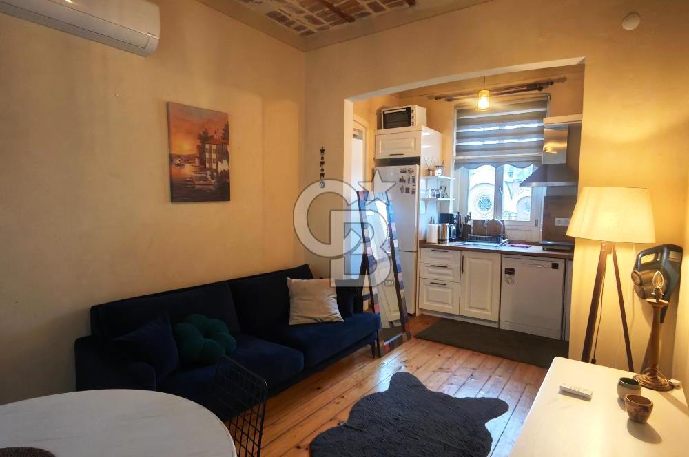 GALATA TARİHİ BİNADA, 2+1, EŞYALI KİRALIK DAİRE