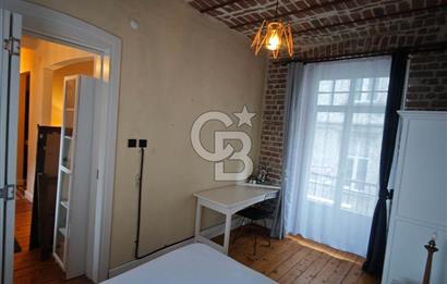 GALATA TARİHİ BİNADA, 2+1, EŞYALI KİRALIK DAİRE