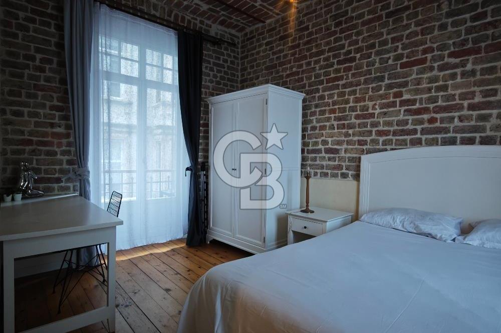 GALATA TARİHİ BİNADA, 2+1, EŞYALI KİRALIK DAİRE