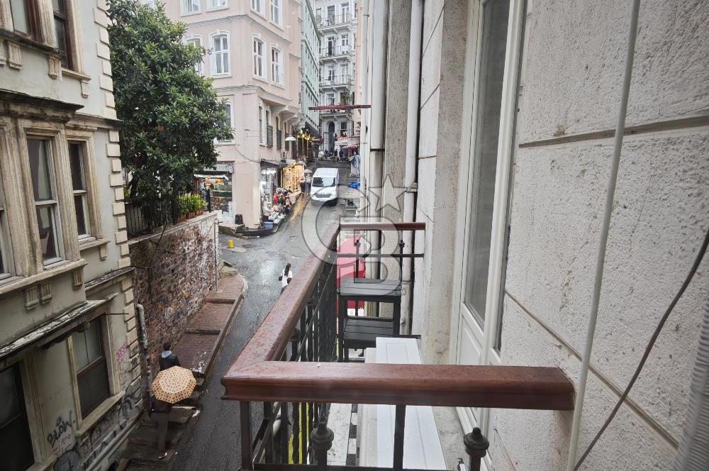 GALATA TARİHİ BİNADA, 2+1, EŞYALI KİRALIK DAİRE