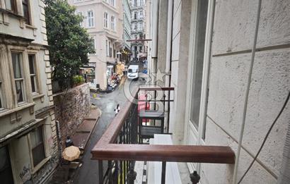 GALATA TARİHİ BİNADA, 2+1, EŞYALI KİRALIK DAİRE