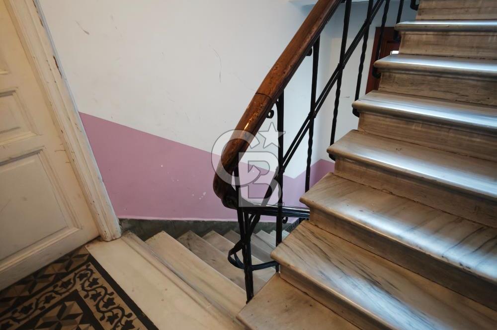 GALATA TARİHİ BİNADA, 2+1, EŞYALI KİRALIK DAİRE