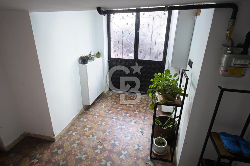 KUMBARACI CAMCI FEVZİ SOKAKTA KÖŞE BİNA 60M2, 2+1 AYDINLIK DAİRE