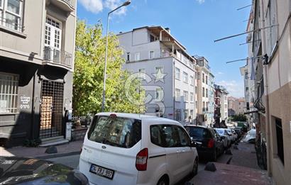 KUMBARACI CAMCI FEVZİ SOKAKTA KÖŞE BİNA 60M2, 2+1 AYDINLIK DAİRE