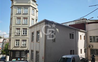 KUMBARACI CAMCI FEVZİ SOKAKTA KÖŞE BİNA 60M2, 2+1 AYDINLIK DAİRE