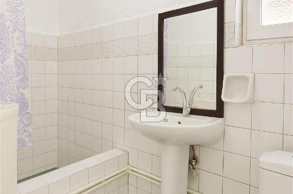 KUMBARACI CAMCI FEVZİ SOKAKTA KÖŞE BİNA 60M2, 2+1 AYDINLIK DAİRE