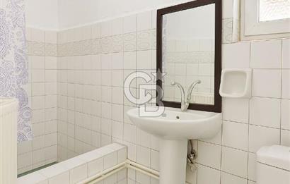 KUMBARACI CAMCI FEVZİ SOKAKTA KÖŞE BİNA 60M2, 2+1 AYDINLIK DAİRE