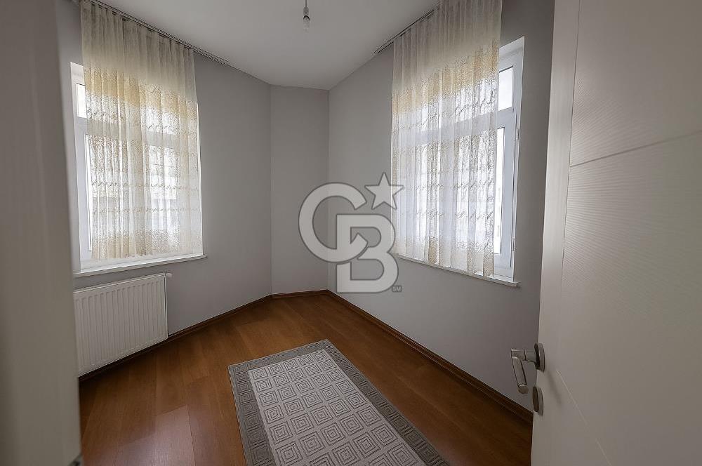 KUMBARACI CAMCI FEVZİ SOKAKTA KÖŞE BİNA 60M2, 2+1 AYDINLIK DAİRE